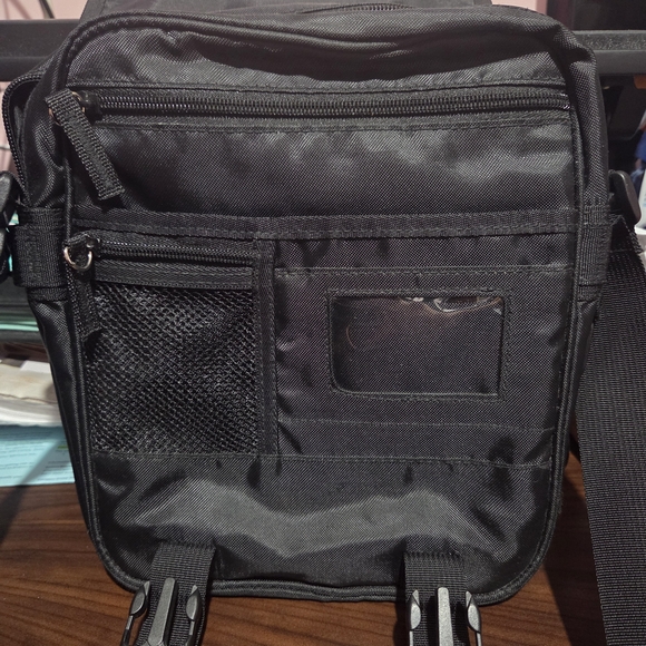 #23 - Roots Black Messenger Bag for Men - Brand New, No Stratches - Picture 4 of 5